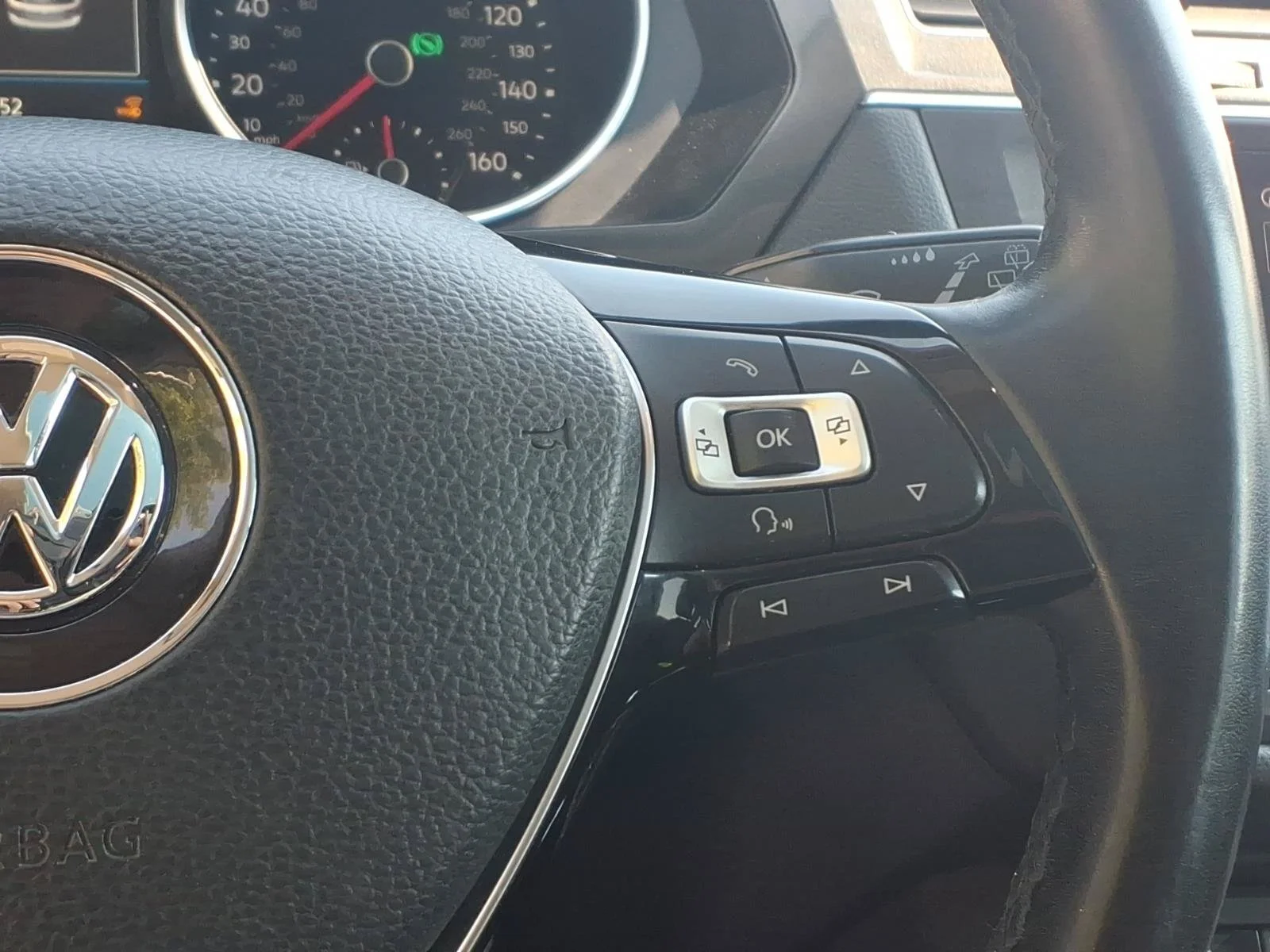 Used 2018 Pure White Volkswagen SEL image 18