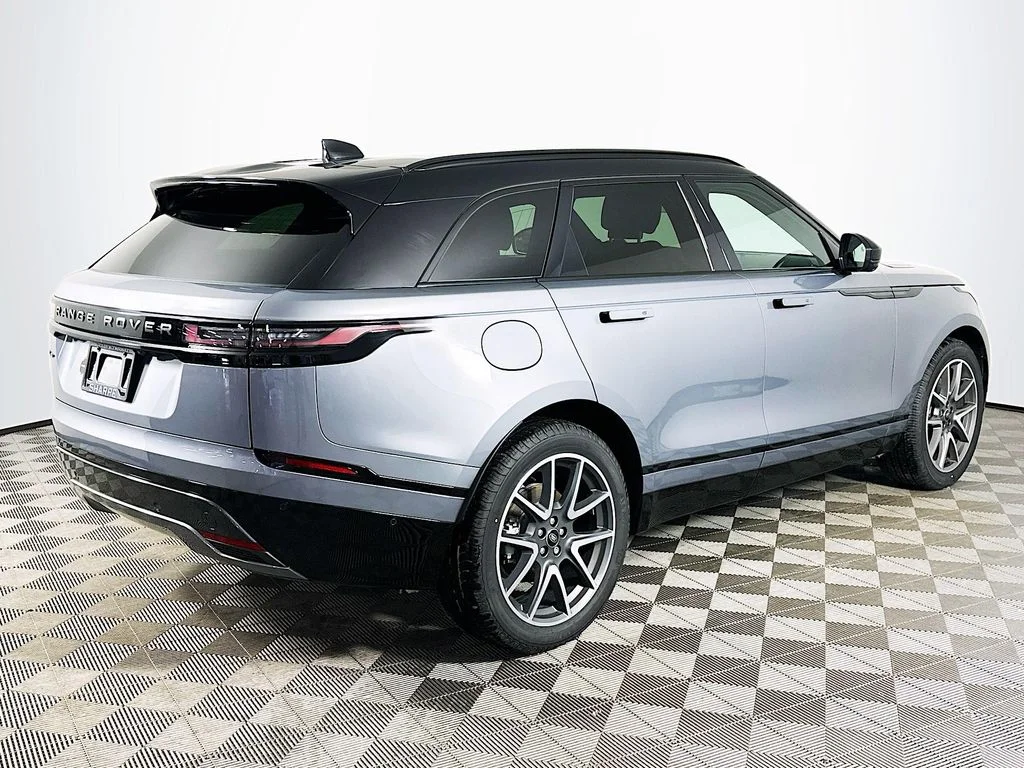 Used 2026 Zadar Gray Premium Metallic Land Rover Dynamic SE image 5
