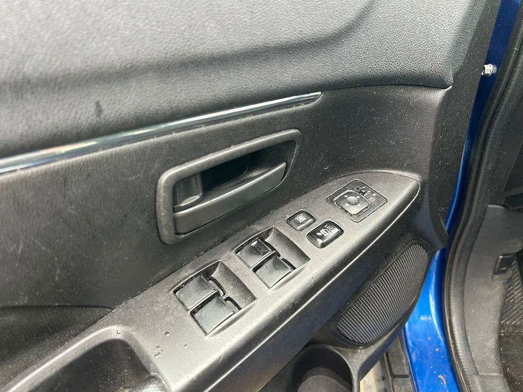 Used 2015  Mitsubishi ES image 10