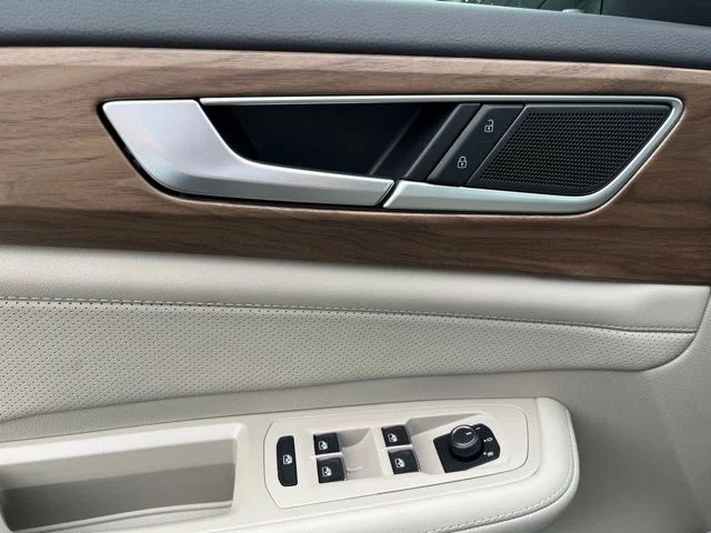 New 2026 White Volkswagen 2.0T SE w/Technology image 13