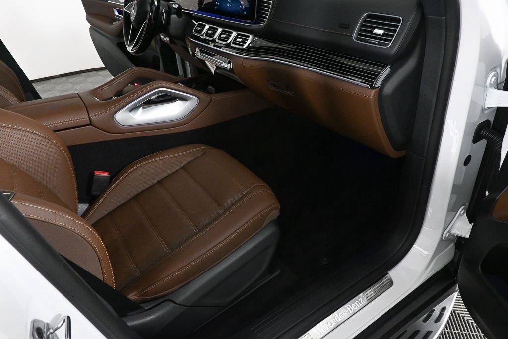 New 2026 MANUFAKTUR Moonlight White Metallic Mercedes-Benz GLS 450 image 61