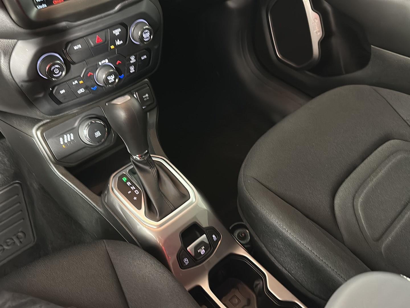 Used 2022 Gray Jeep  image 18