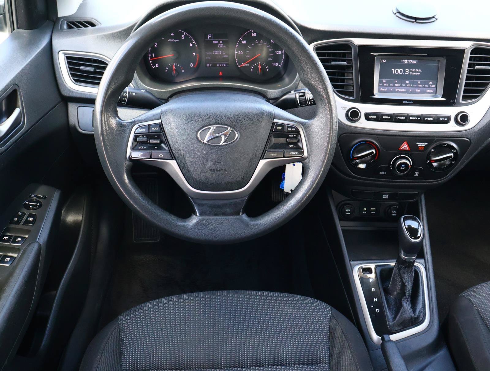 Used 2022 Absolute Black Hyundai SE image 8