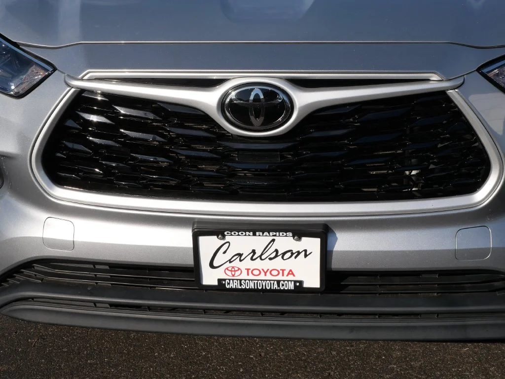 Used 2022 Silver Toyota XLE image 9