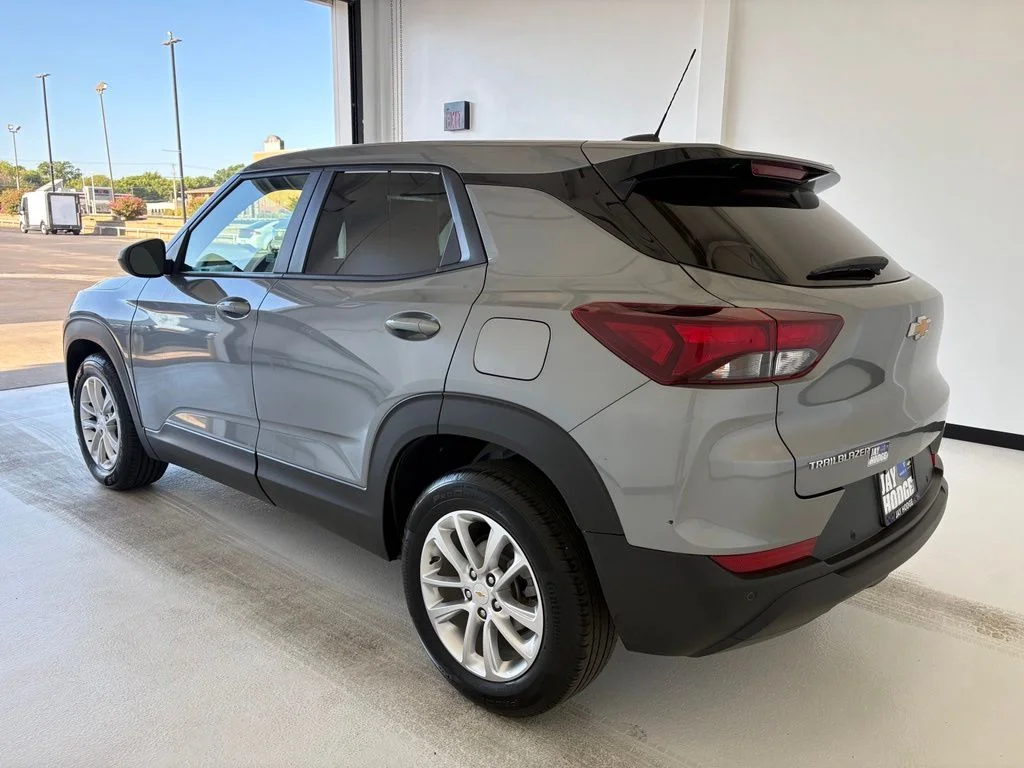 Used 2025 Gray Chevrolet LS image 17