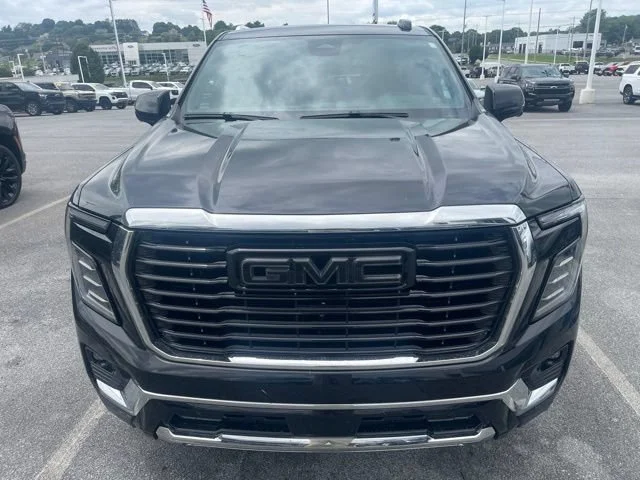 Used 2025 Onyx Black GMC Elevation image 12