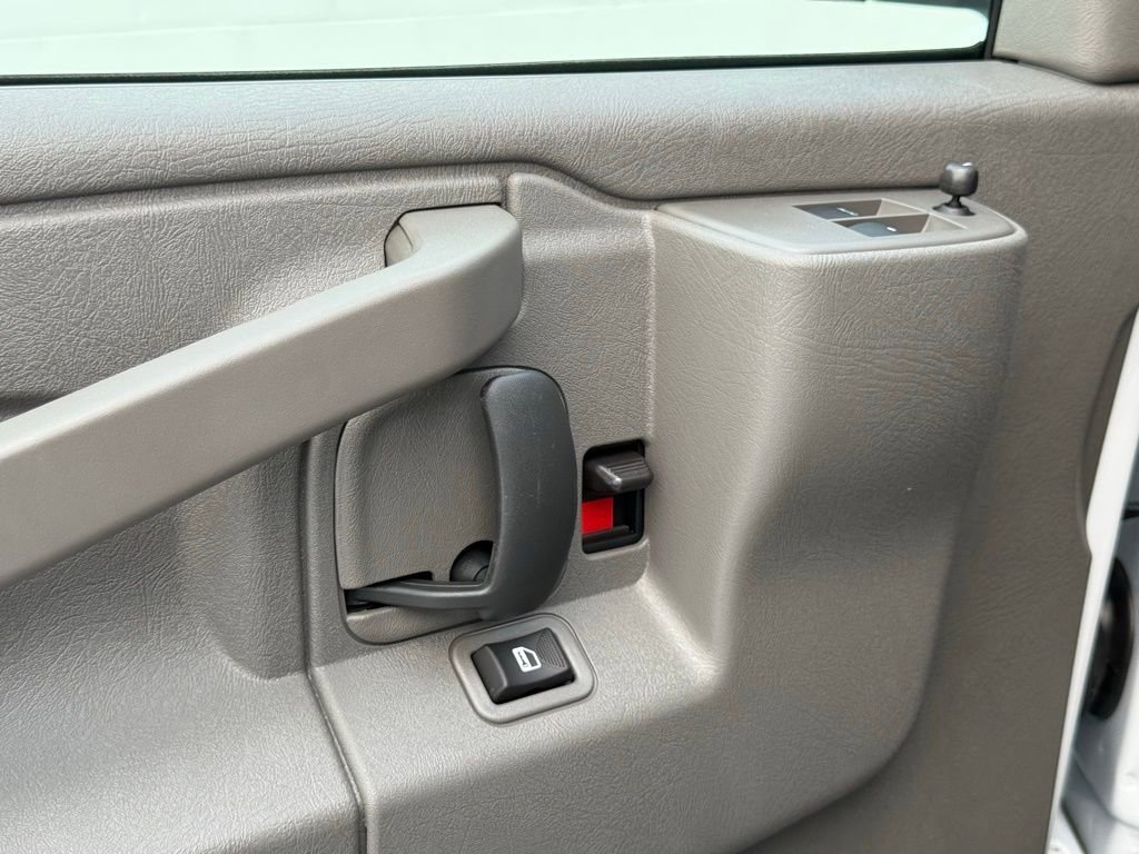 2025 Chevrolet Express Cargo Work Van - Photo 16