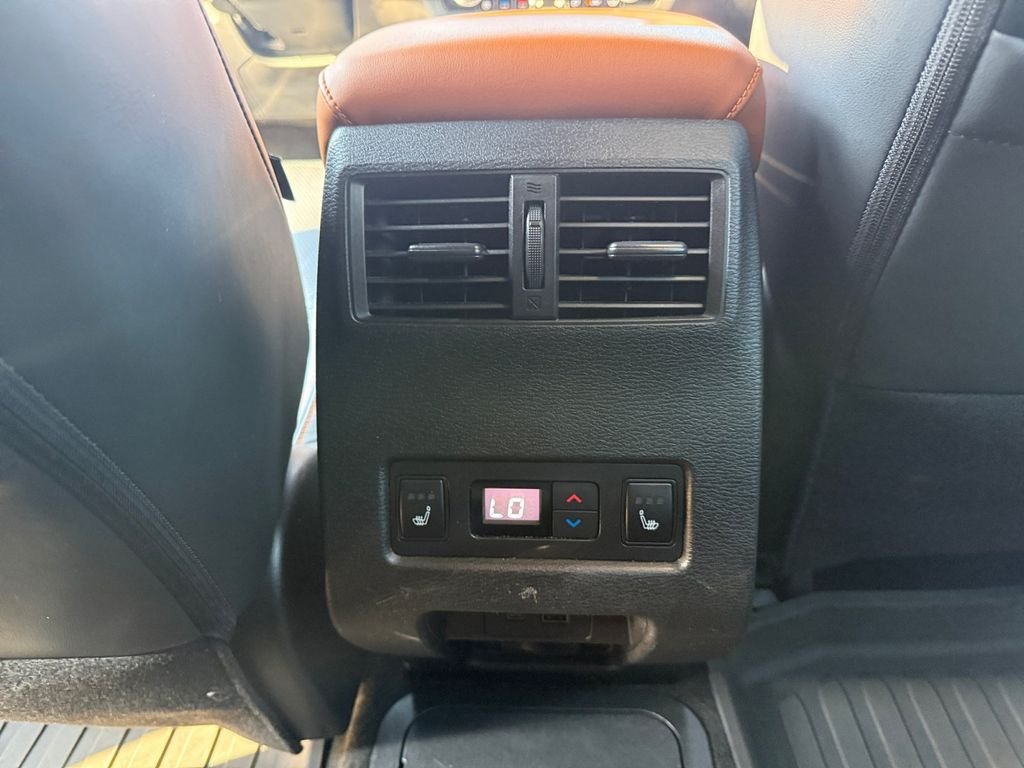 Used 2023  Mitsubishi SEL image 23