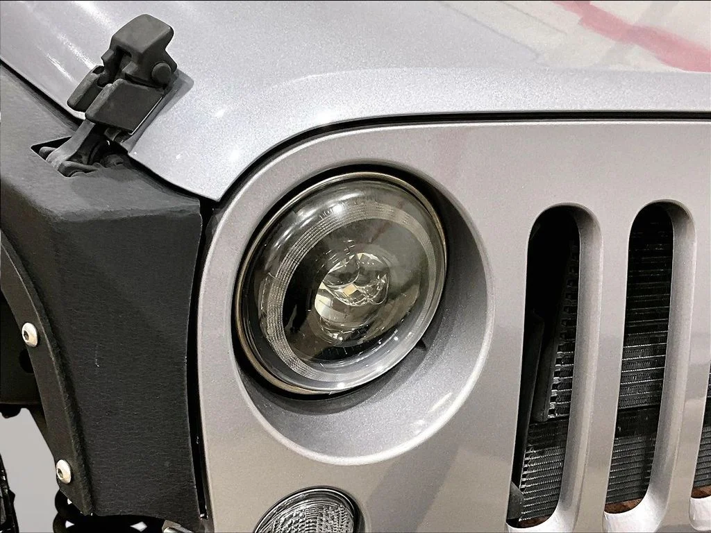 Used 2015 Silver Jeep Unlimited Sport image 26