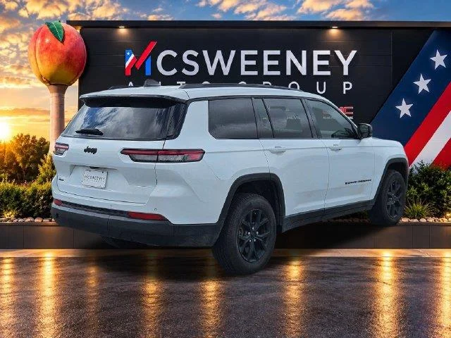 Used 2024 White Jeep Altitude image 5
