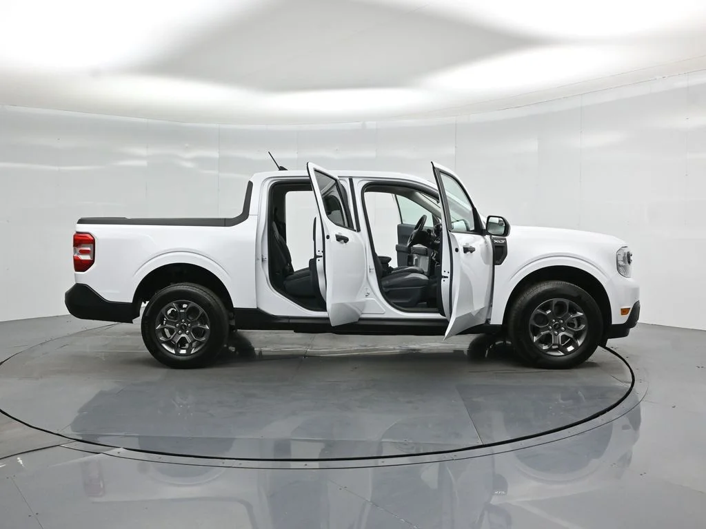 Certified Used 2023 White Ford XLT image 4