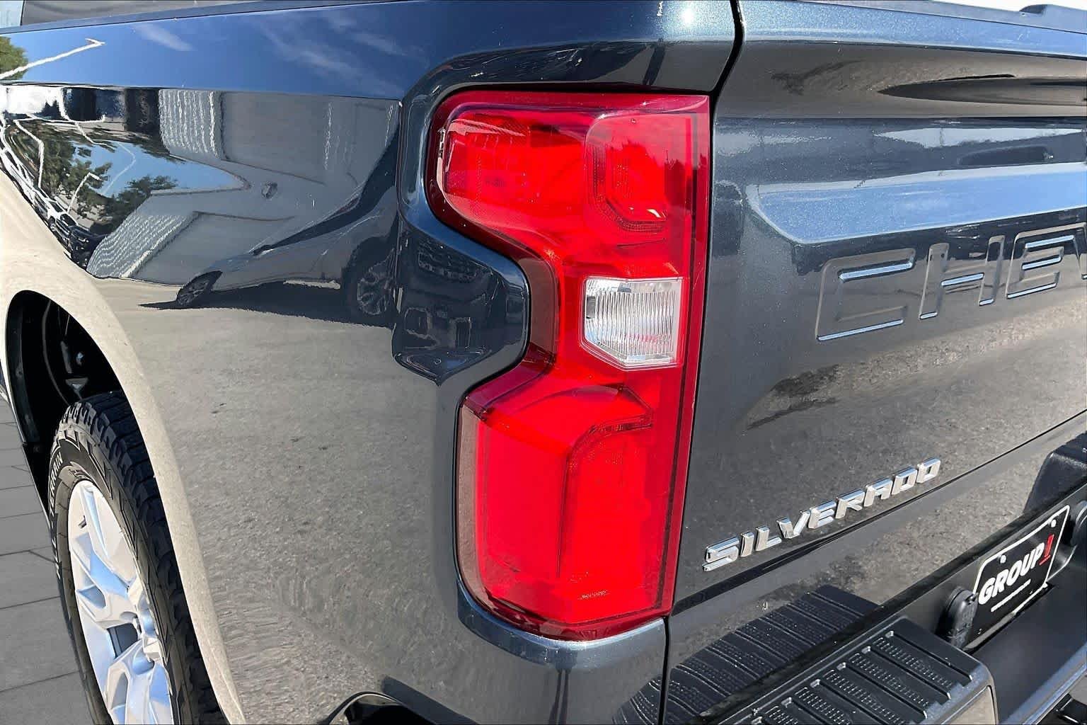 Used 2021 SHADOW GRAY METALLIC Chevrolet Custom image 26