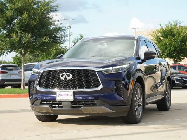 Used 2022 Blue INFINITI LUXE image 3