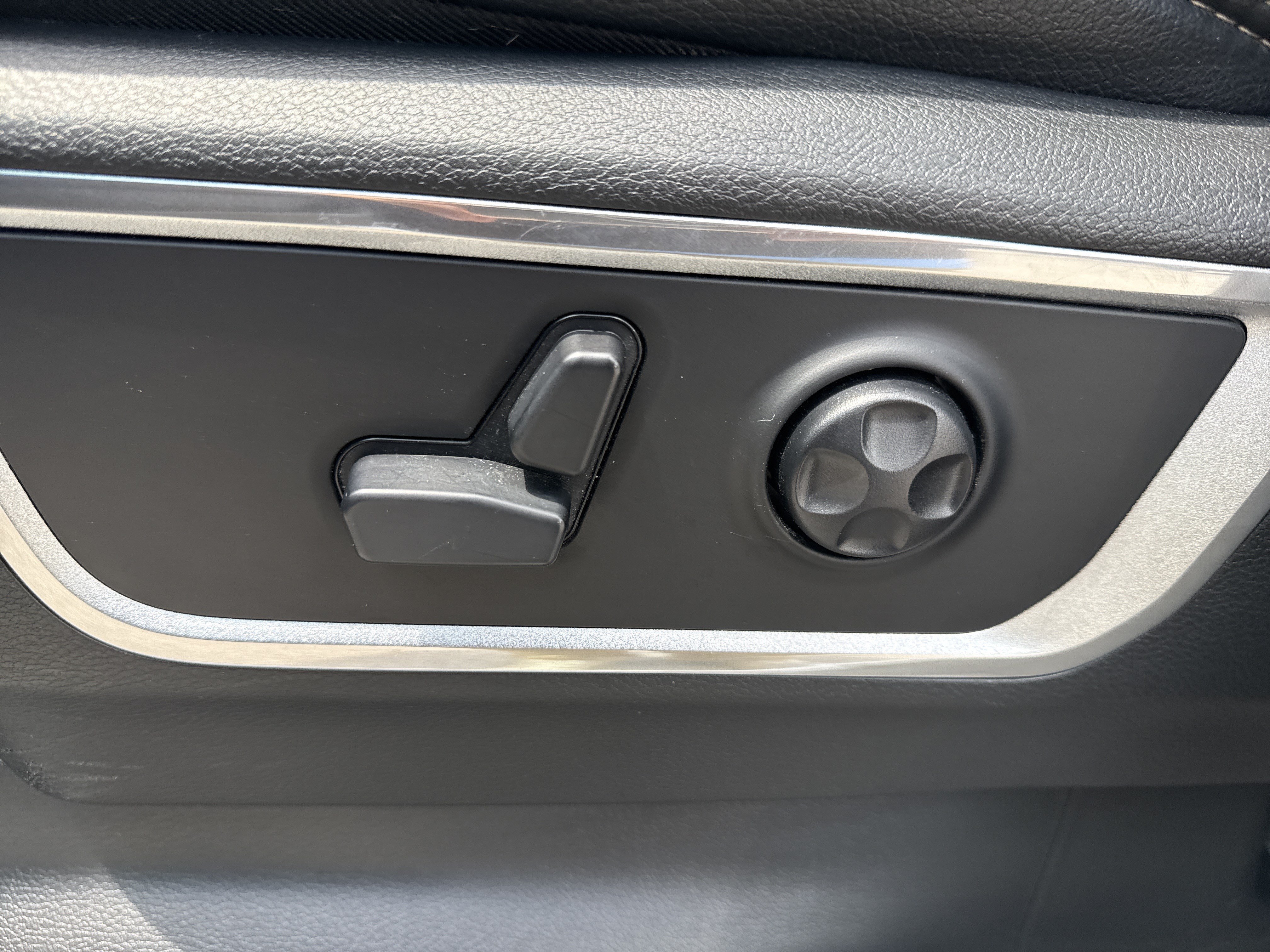Used 2021 Bright White Clearcoat Ram Laramie image 10