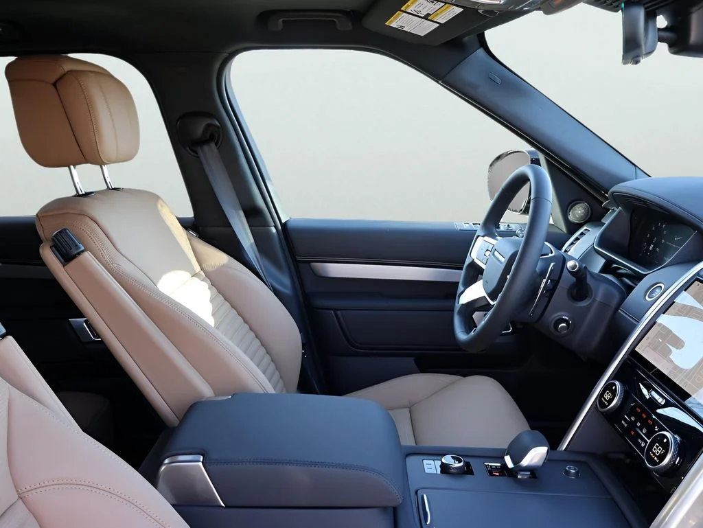 New 2026 Carpathian Grey Land Rover  image 9