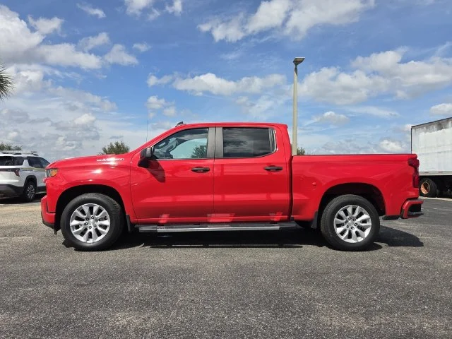 Used 2022 Red Chevrolet Custom image 3