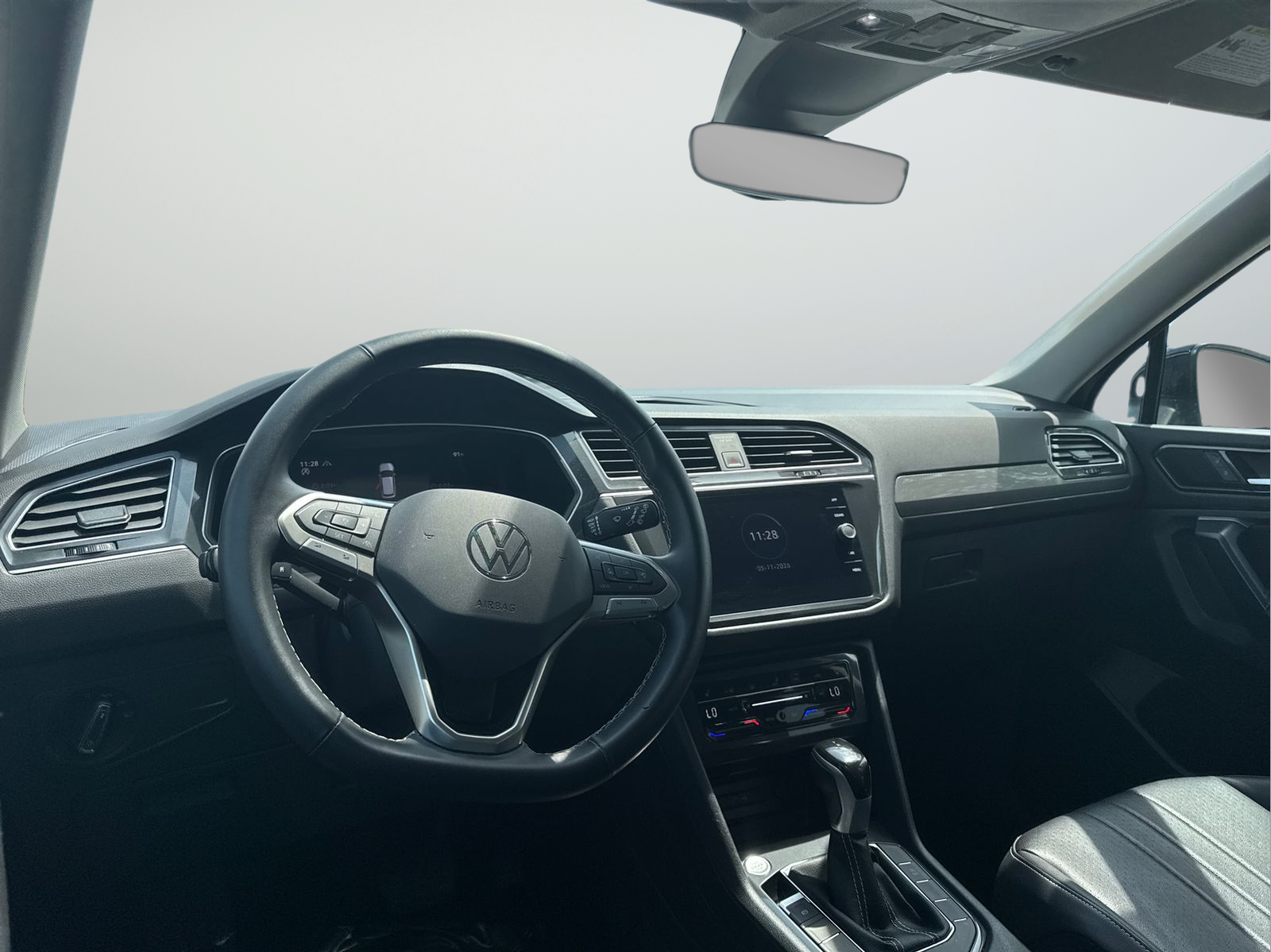 Used 2024  Volkswagen 2.0T SE image 9