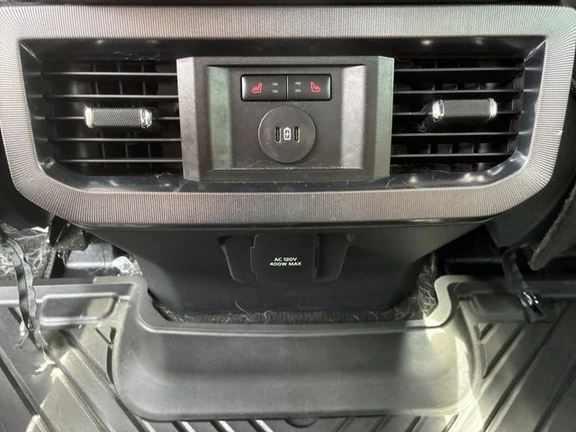 Used 2025 White Metallic Ford Platinum image 18