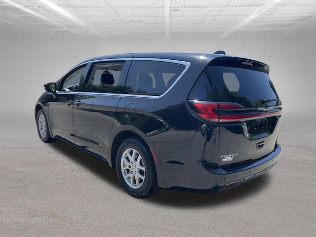 Used 2024 Black Chrysler Touring L image 11