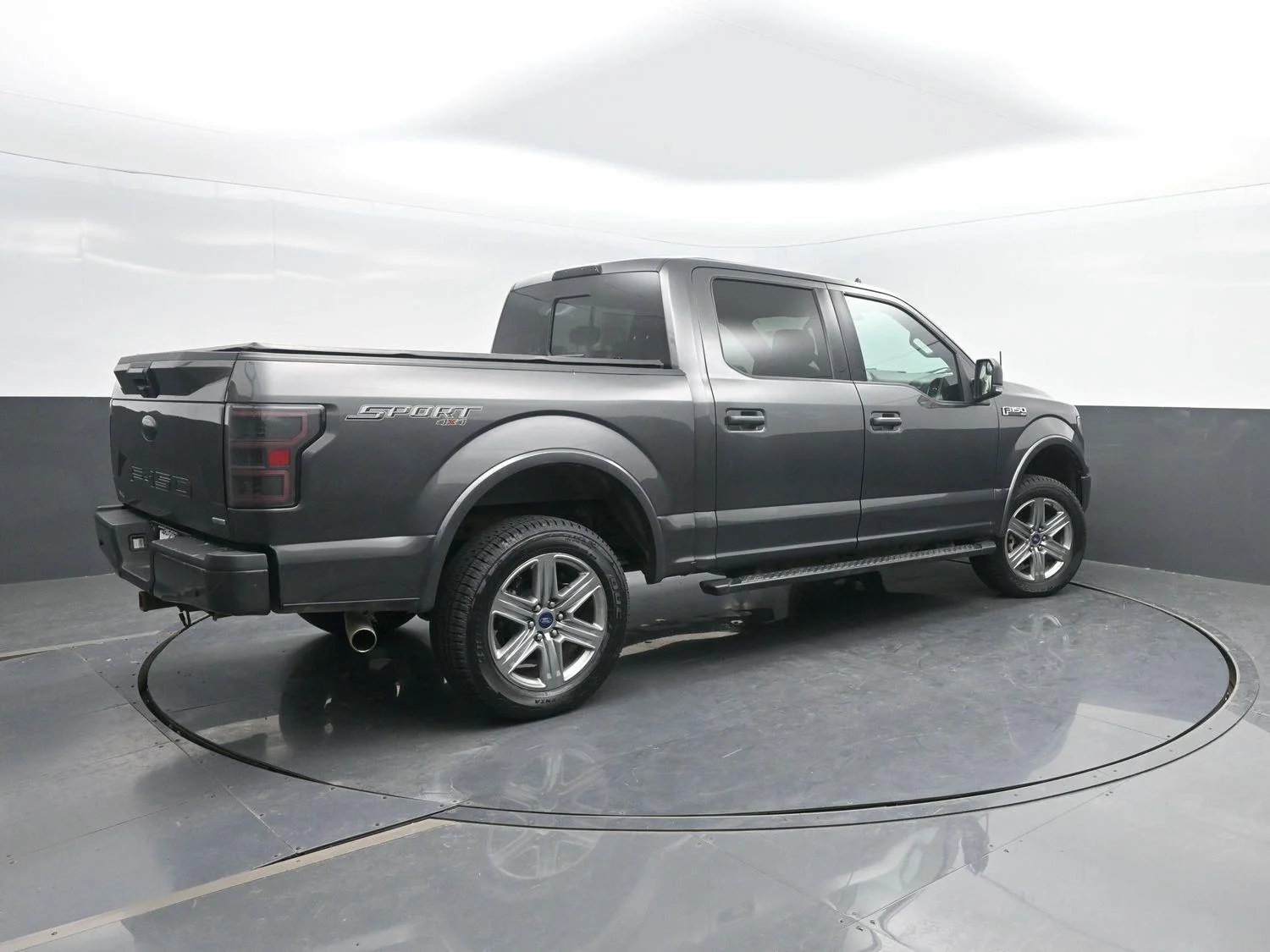 Used 2018 Magnetic Ford XLT image 3
