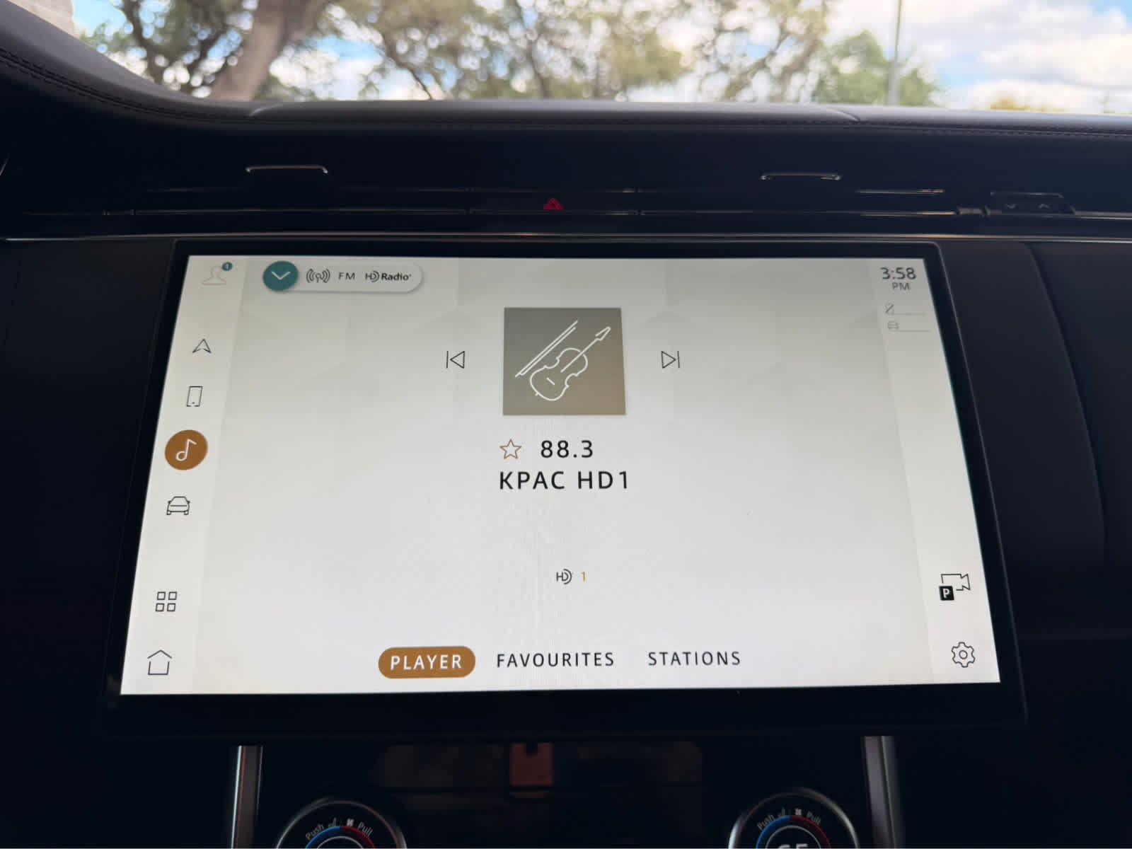 Certified Used 2023 Fuji White Land Rover SE image 18