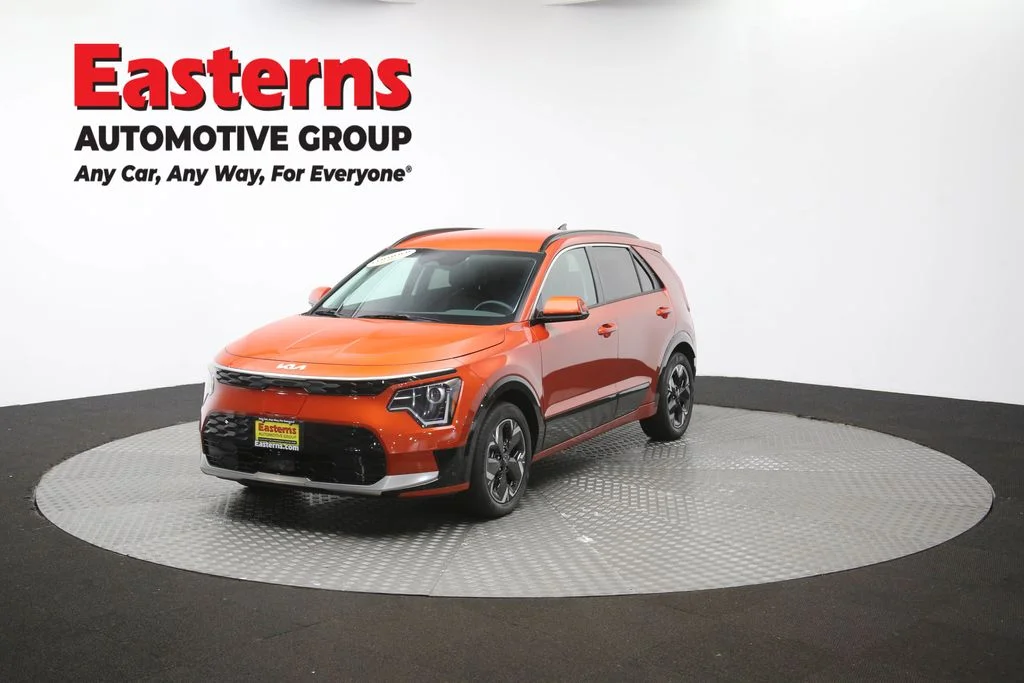 Used 2023 Red Kia Wind image 53