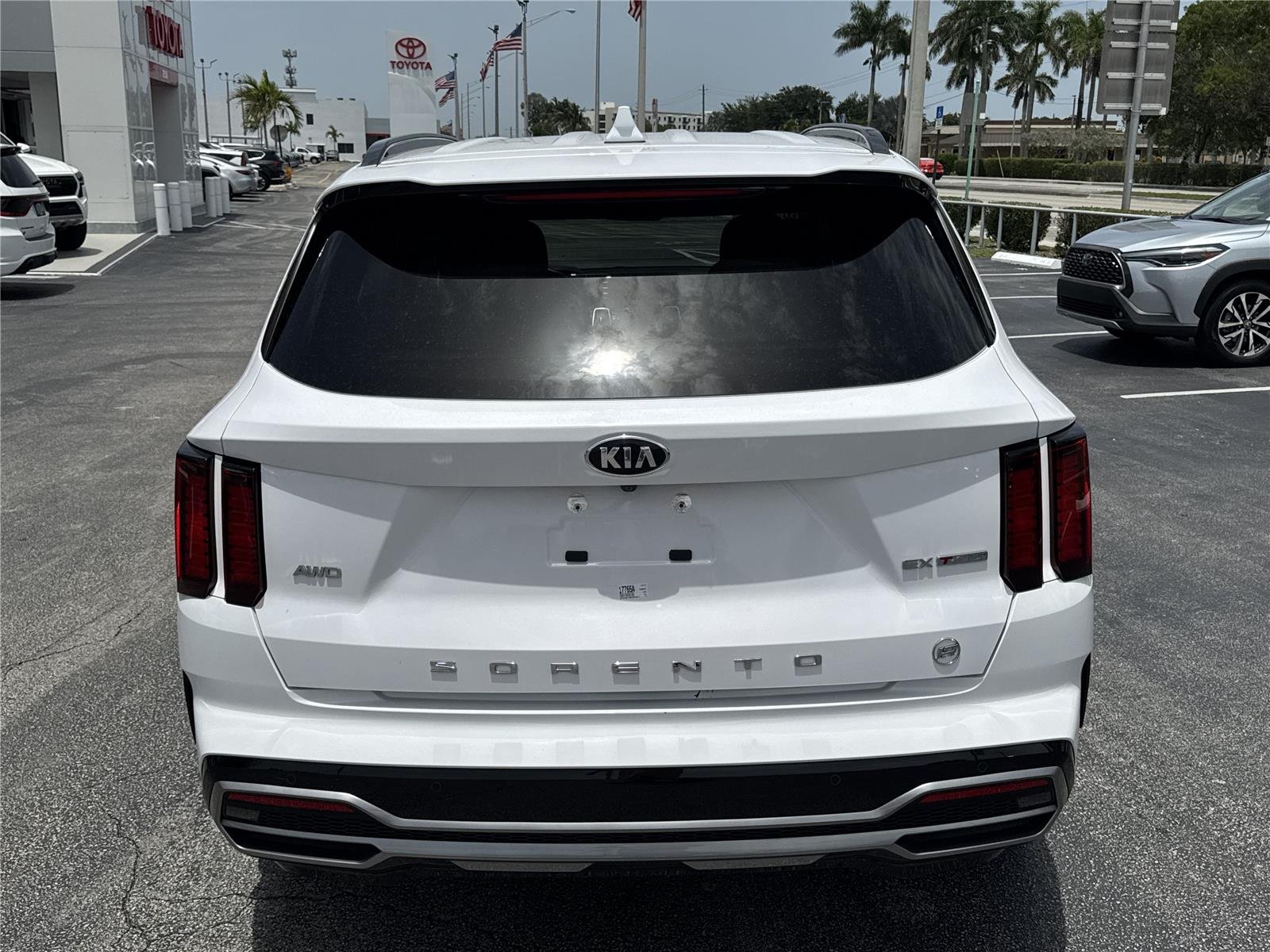 Used 2021 Glacial White Pearl Kia EX image 5