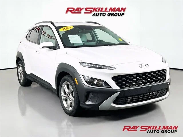 Used 2023 White Hyundai SEL image 1