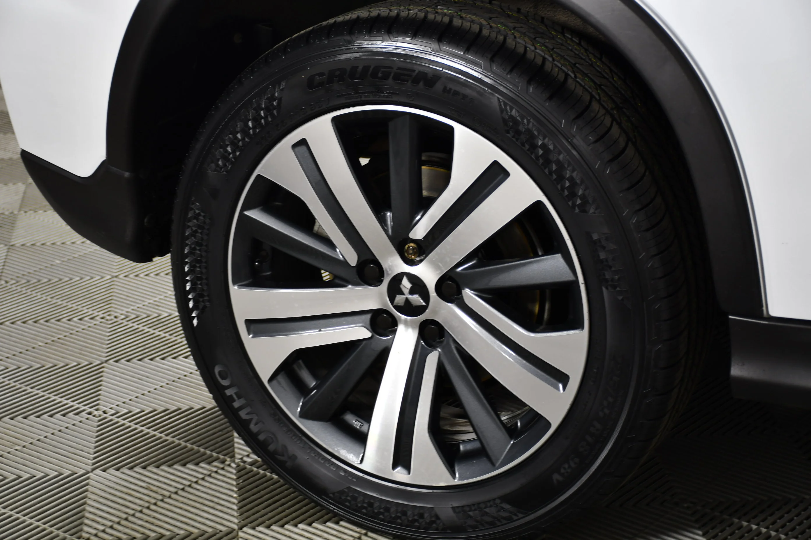 Used 2022 White Diamond Mitsubishi ES image 52