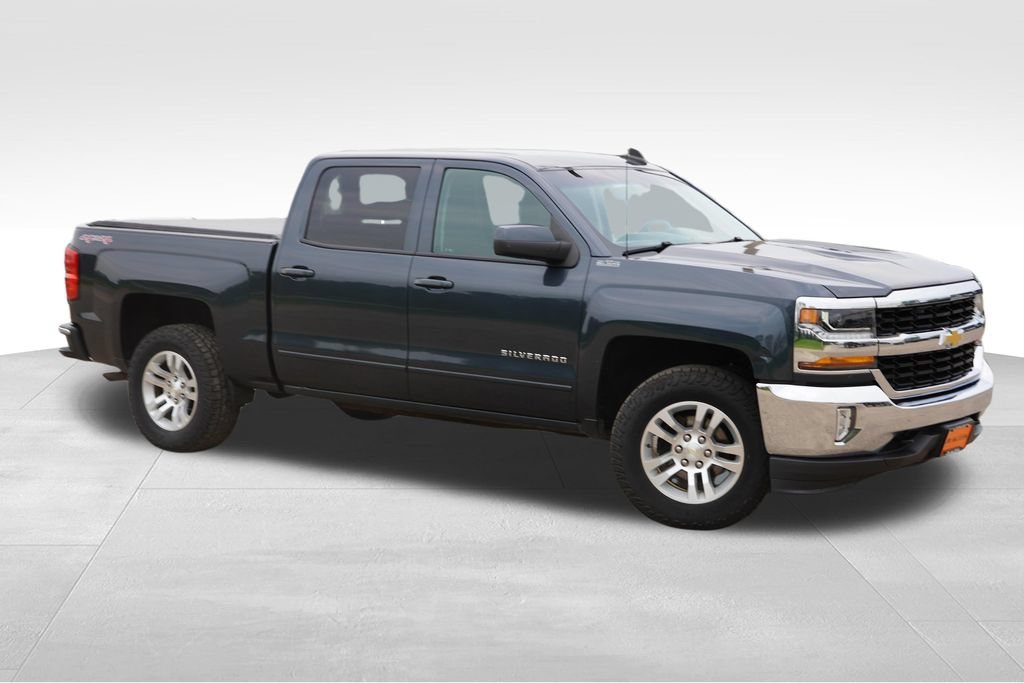 Used 2017 Chevrolet Silverado 1500 LT with VIN 3GCUKREC7HG180488 for sale in New Prague, MN
