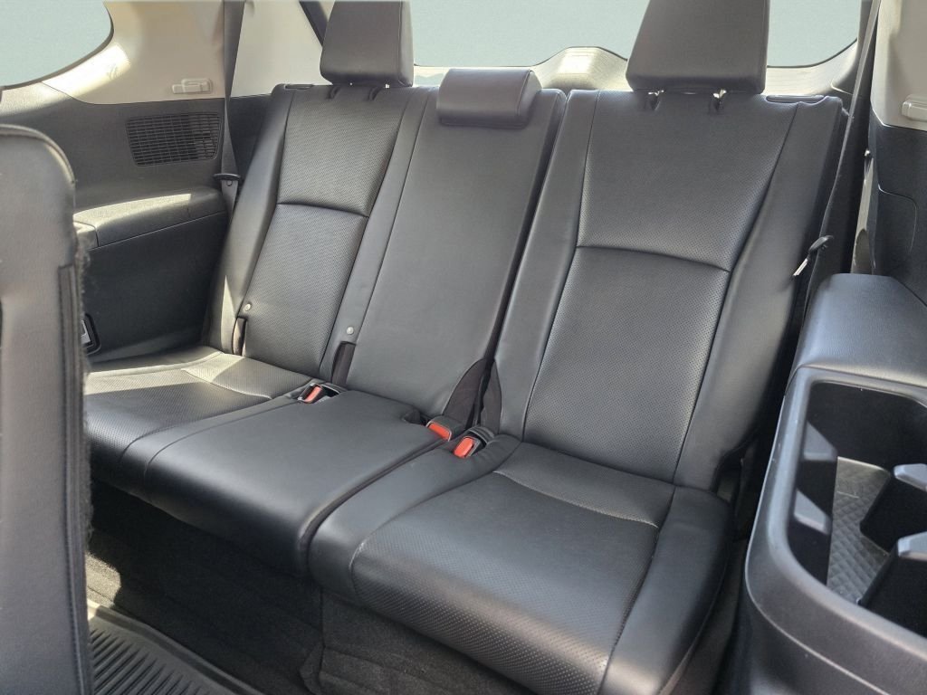 Used 2024 Wind Chill Pearl Toyota XLE image 29