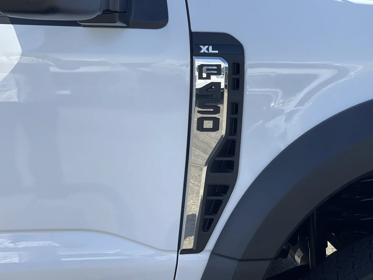 New 2026 Oxford White Ford XL image 8