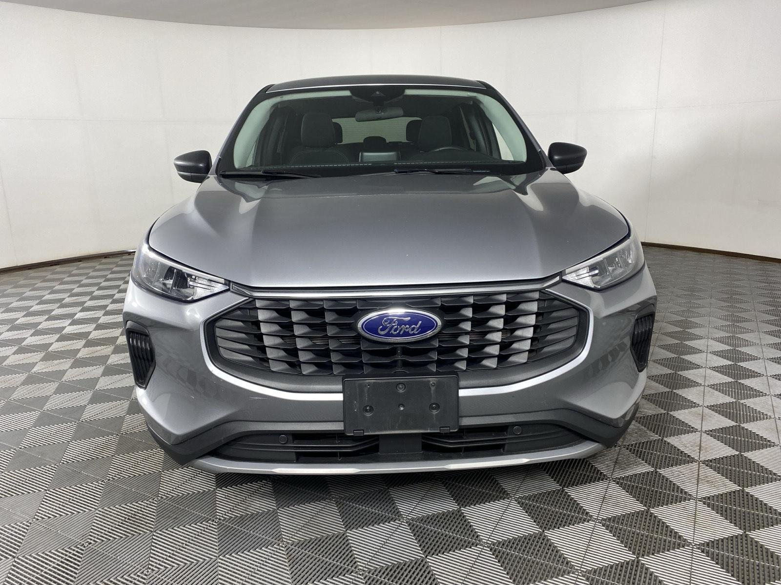 Used 2023 Iconic Silver Ford Active image 5