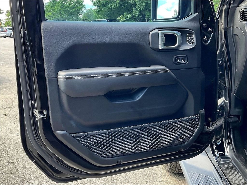 Used 2023 Black Jeep Overland image 9