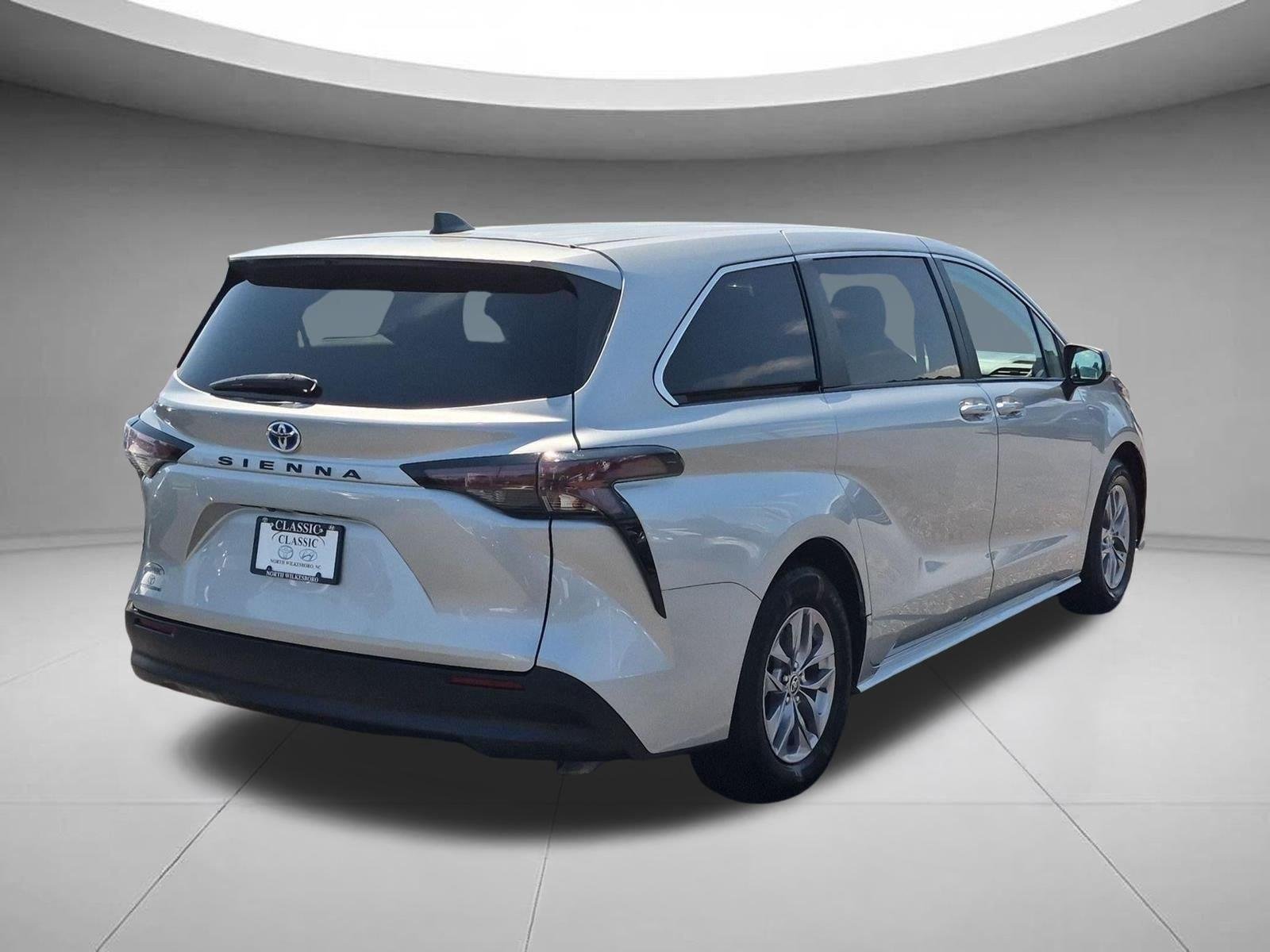 Used 2024  Toyota LE image 5