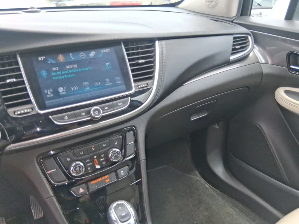 Used 2017 White Buick Essence image 13