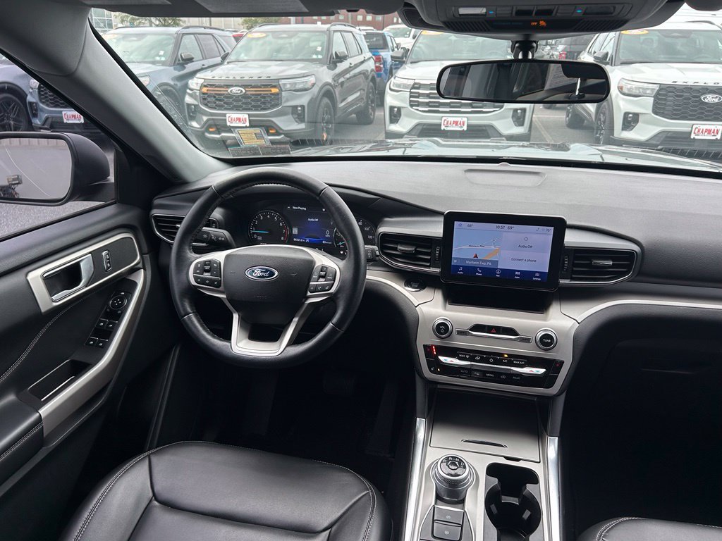 Used 2023 Black Ford XLT image 10