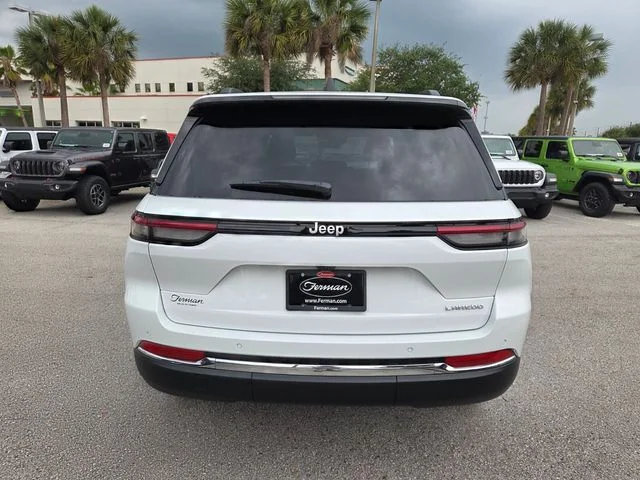 New 2026 Bright White Clear-Coat Exterior Paint Jeep Laredo X image 10