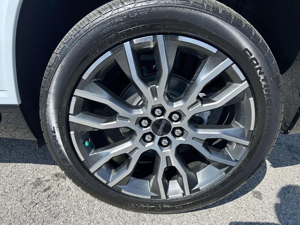 New 2026 Glacier White Tricoat GMC Denali Ultimate image 10