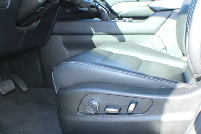 Used 2025 Argent Silver Metallic Cadillac FWD Premium Luxury image 13