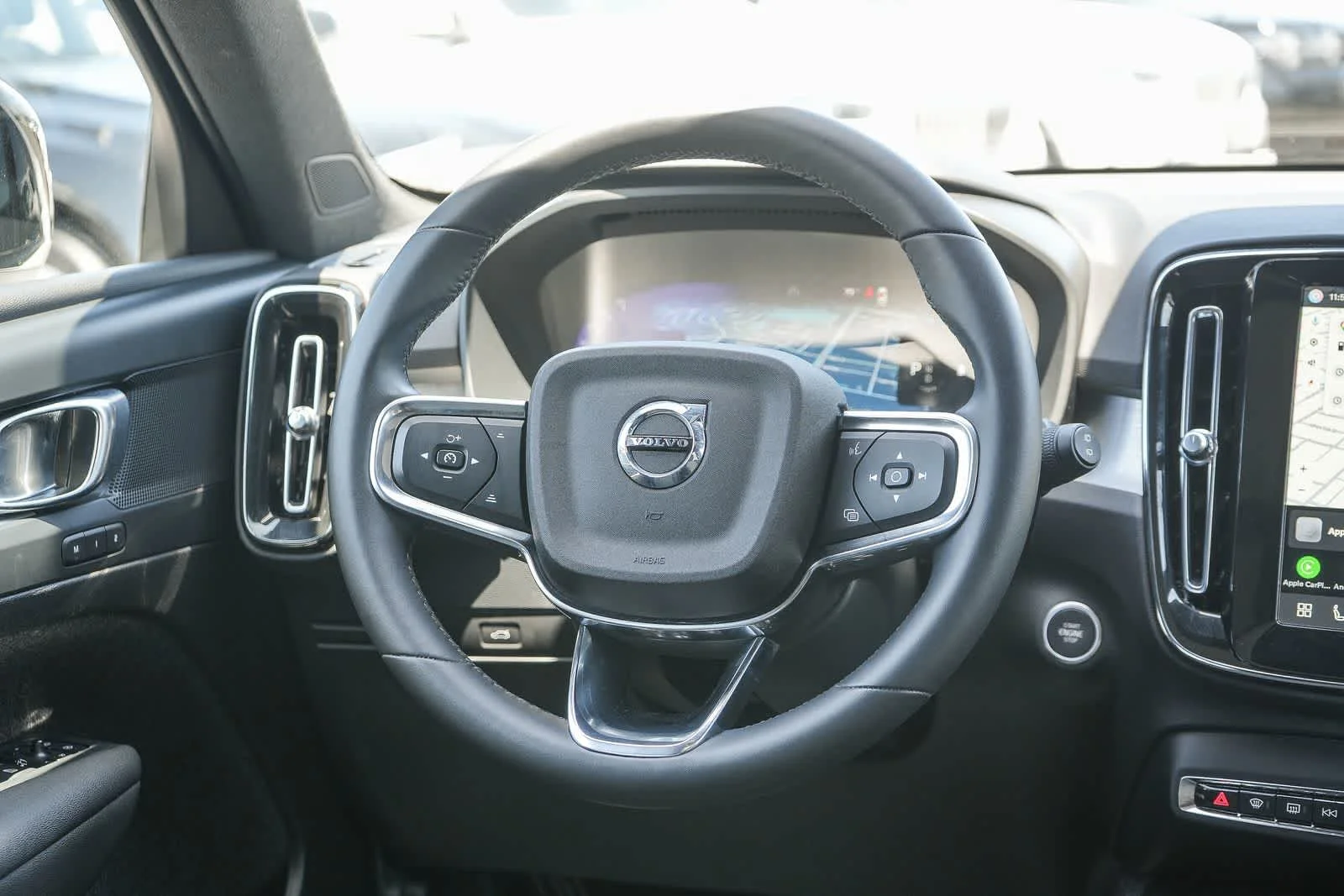 Used 2024 White Volvo  image 15