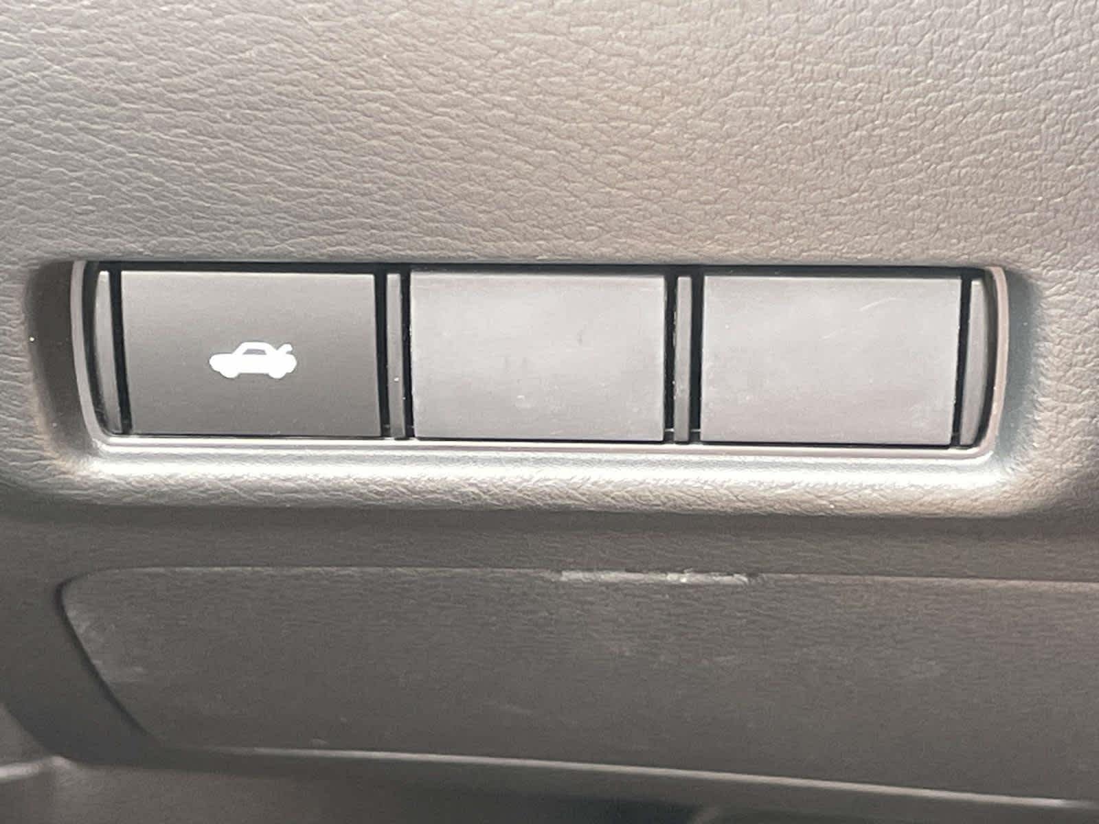 New 2026 Aspen White Tricoat/Super Black Nissan SR image 30