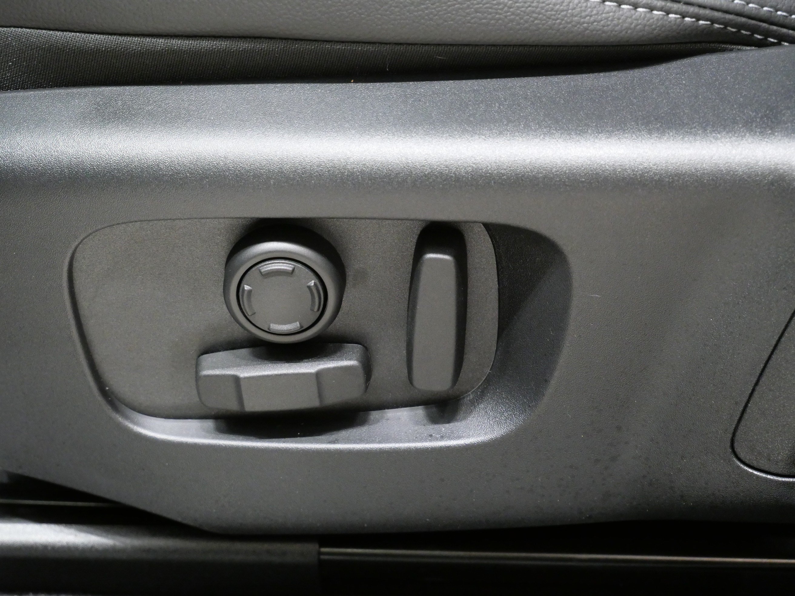 New 2026 Santorini Black LAND ROVER  image 5