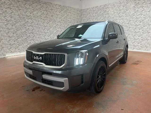 Used 2023 Gravity Gray Kia EX image 3