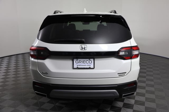 Used 2023 Platinum White Pearl Honda Touring image 7
