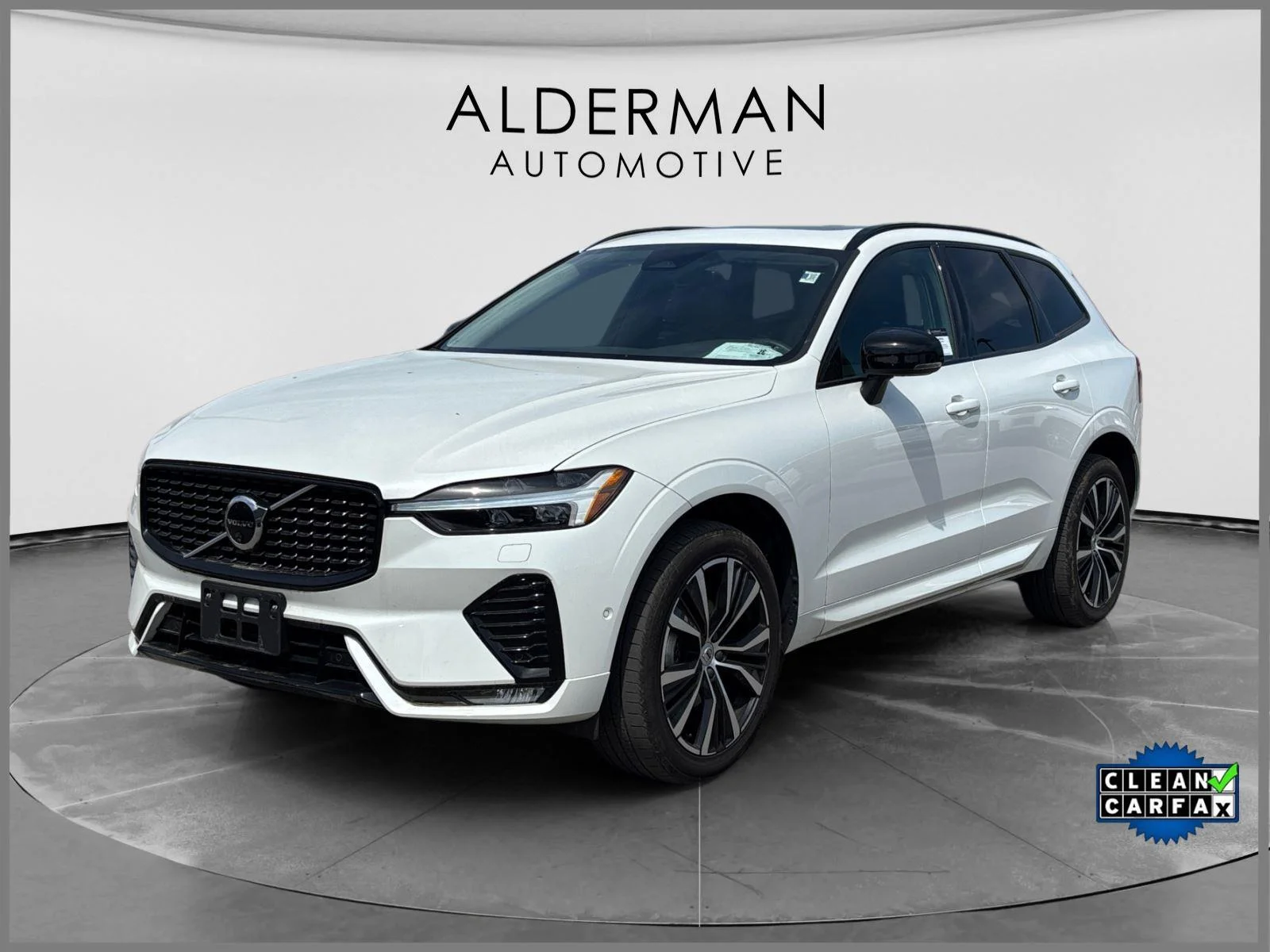 2024 Volvo XC60 B5 Plus Dark Theme AWD's photo