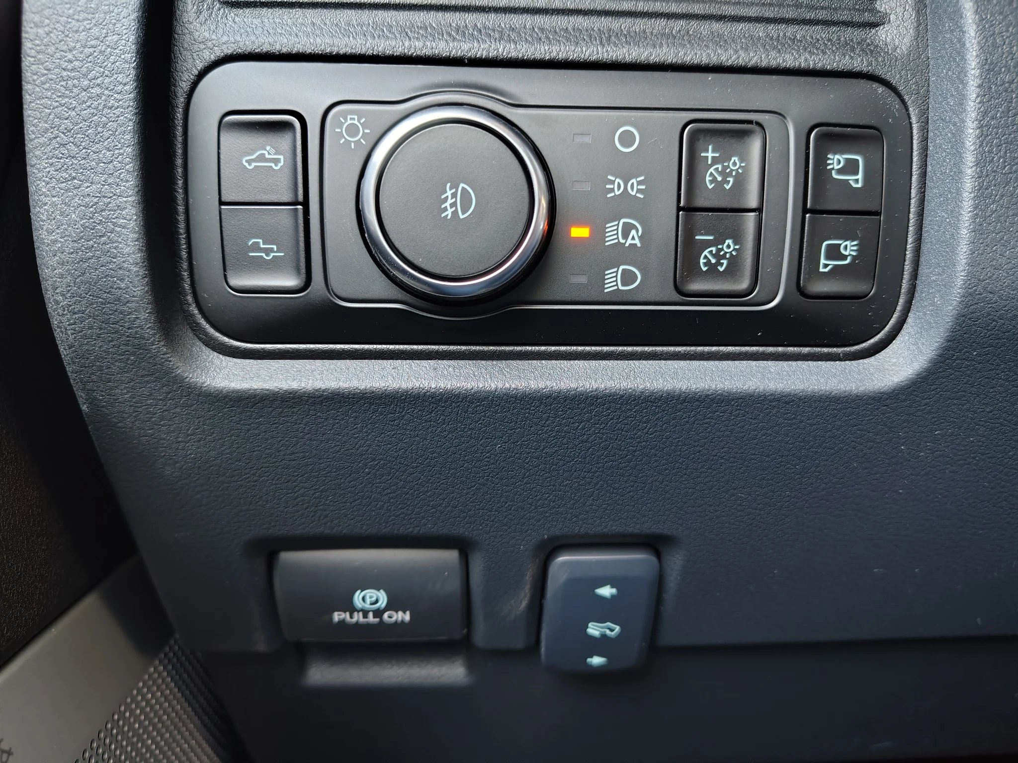 New 2027 Glacier Gray Metallic Tri-Coat Ford F-350® Platinum® image 29