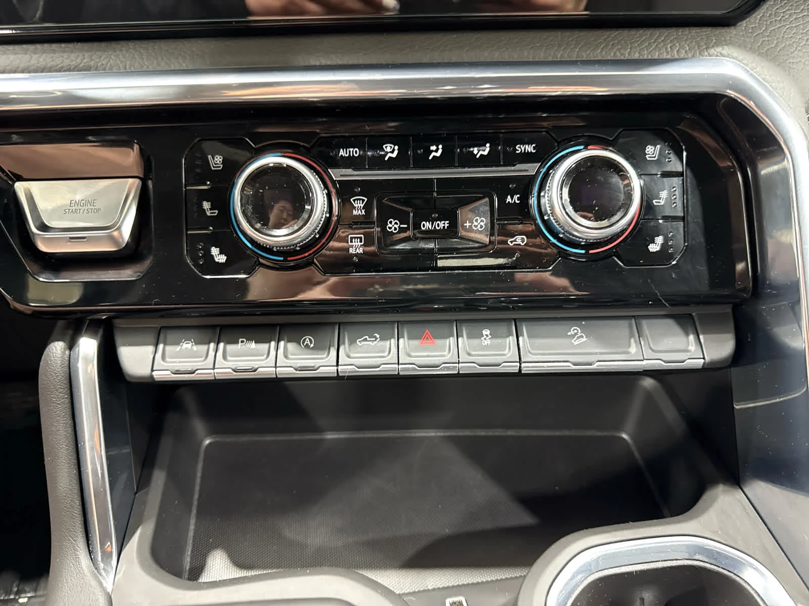 Used 2025 Onyx Black GMC Denali image 23