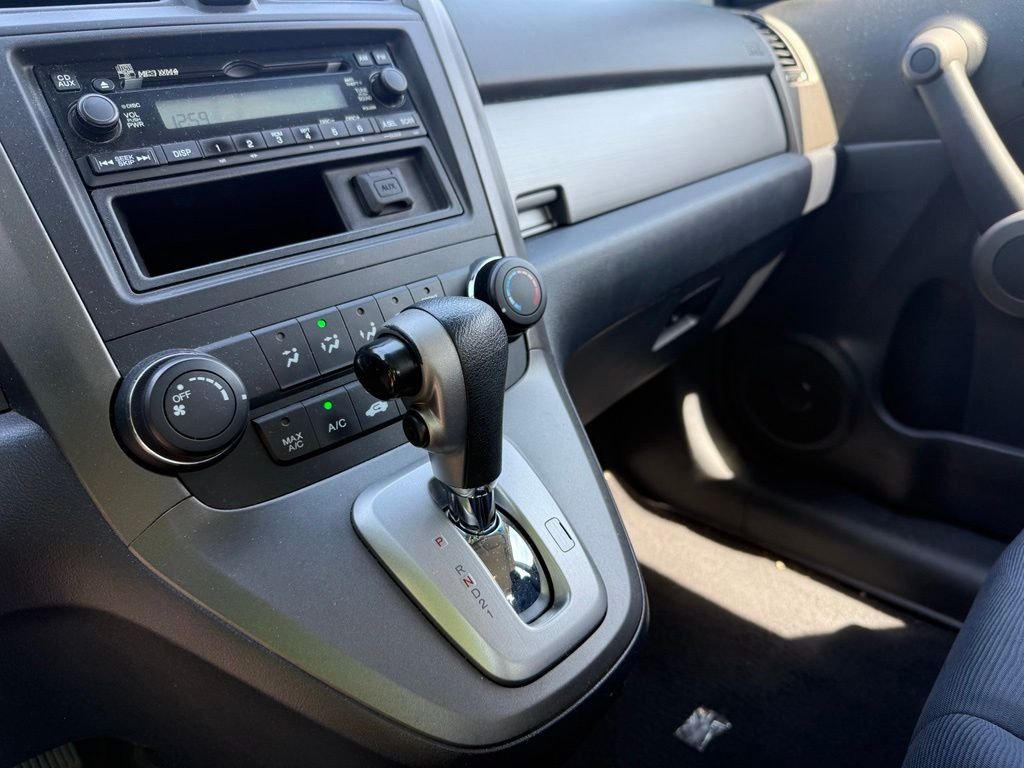 Used 2010 Urban Titanium Metallic Honda LX image 13