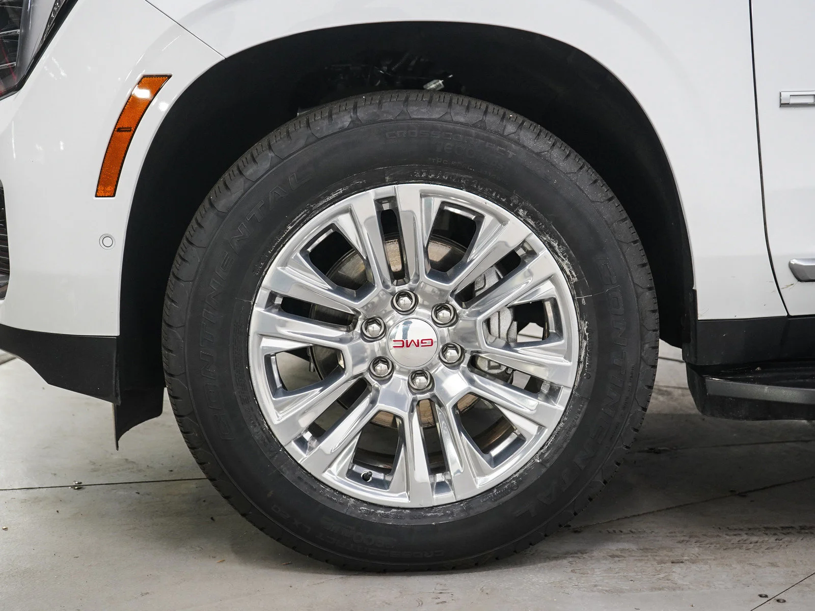 Used 2025 Summit White GMC Denali image 33